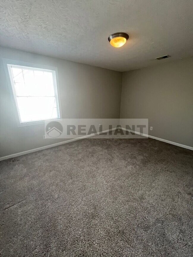 Building Photo - 2108 Heath Land Pl