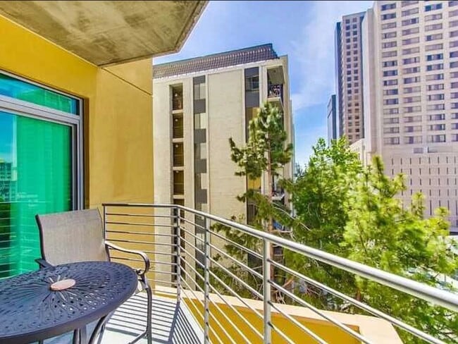 Building Photo - Downtown Views from Cortez Hill! Tall Ceil...