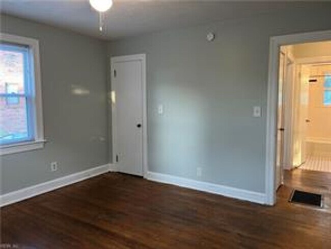 Building Photo - SHE9640-KA