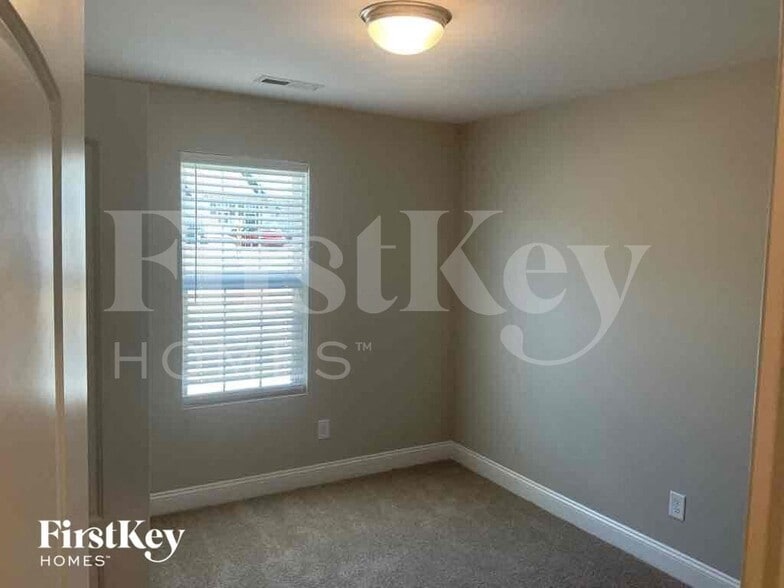 Building Photo - 2047 Samantha Dr