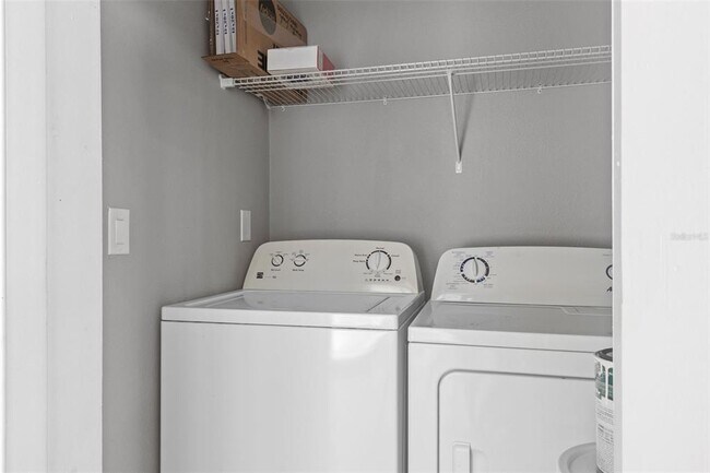 Building Photo - 2302 S Thixton Ct