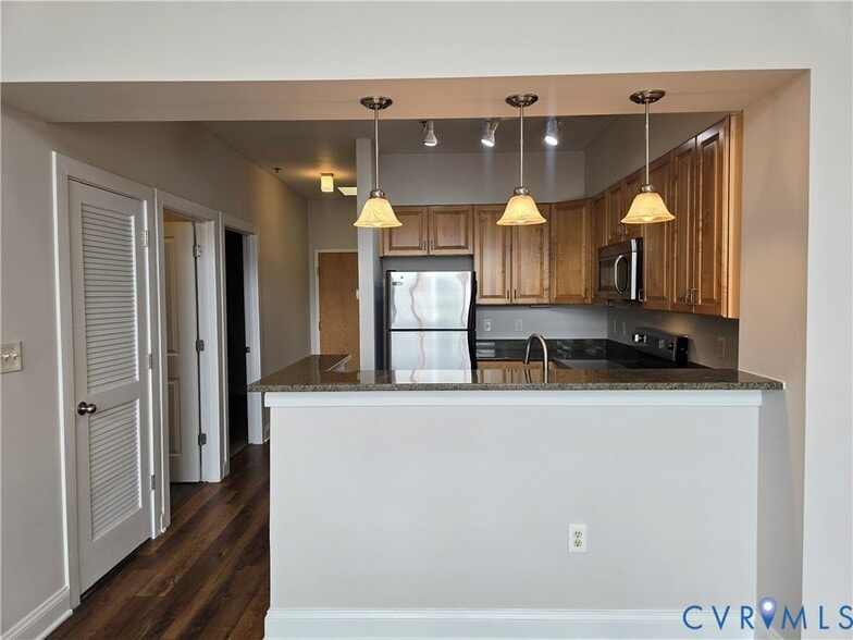 Building Photo - 1333 W Broad St