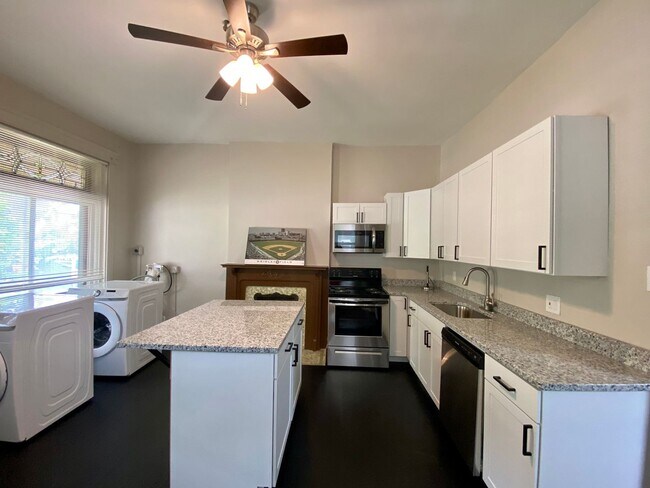 Building Photo - 146 Parker St