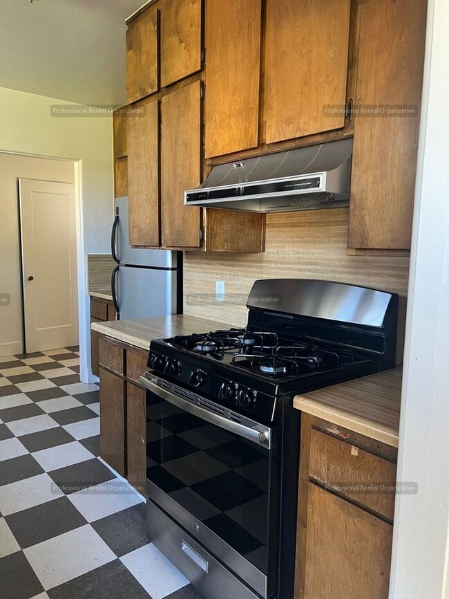 Building Photo - Large Historical Mare Island Duplex Unit