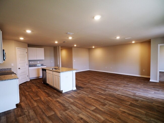 Building Photo - 4 bedroom home in Foley