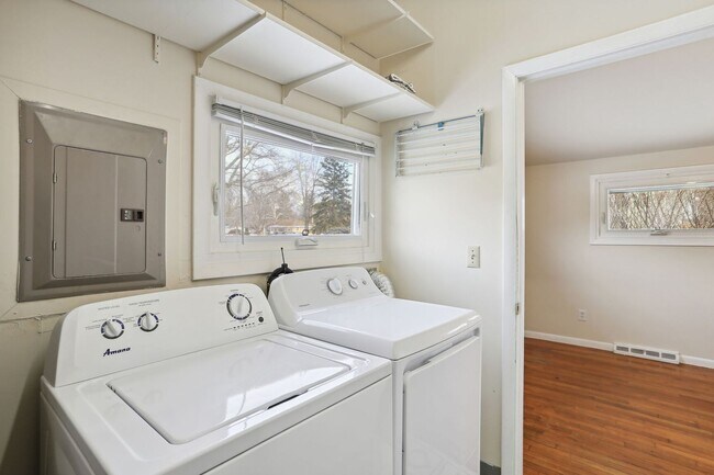 Building Photo - 1115 Broadmoor Dr