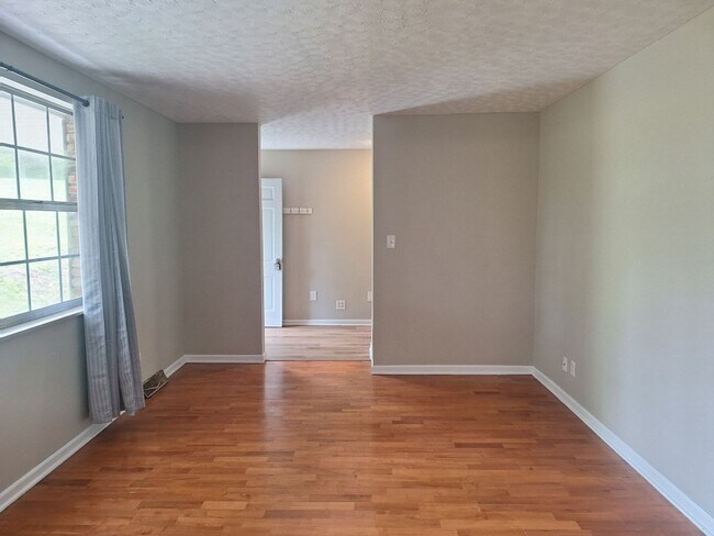 Building Photo - Basement Rancher located in Farragut