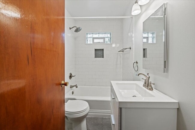 Building Photo - 401 N 13th Ave