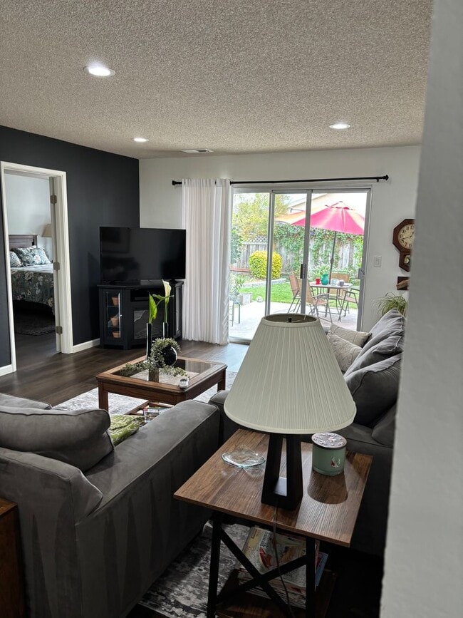 Building Photo - Beautiful Home in Watsonville - 55+ Community