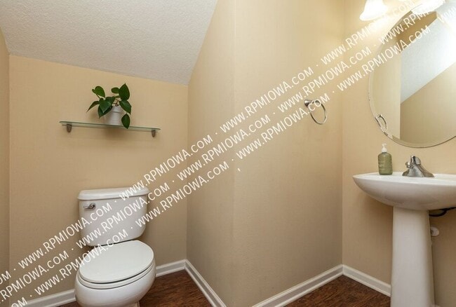 Building Photo - 9155 Coneflower Dr