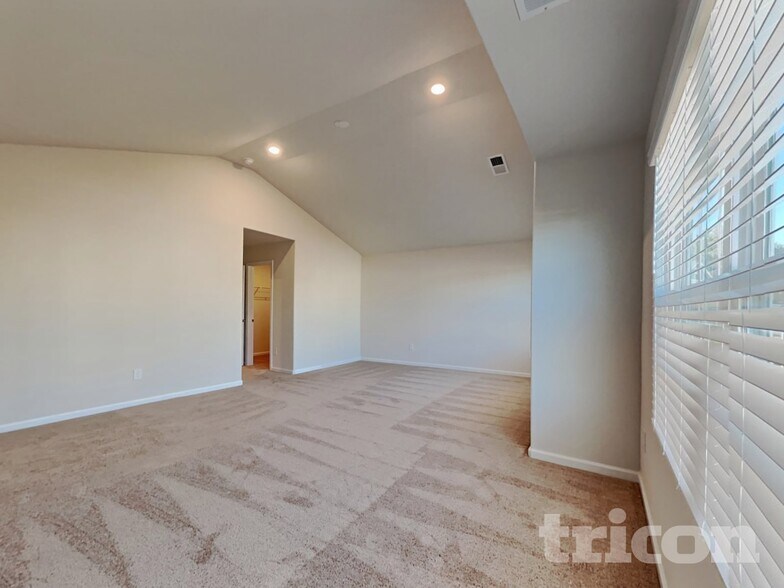 Building Photo - 2118 Southlea Dr