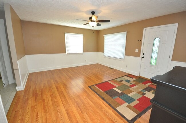 Building Photo - Cozy Calvert City Home