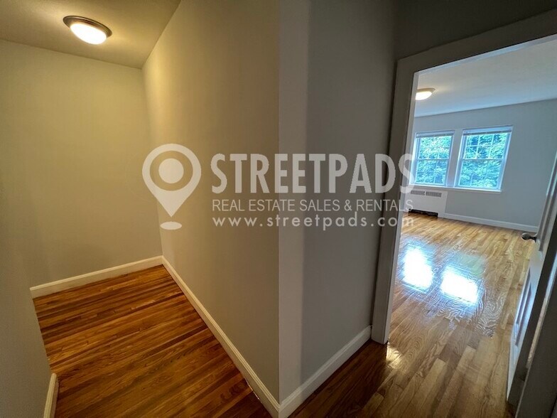 Building Photo - 1153 Beacon St