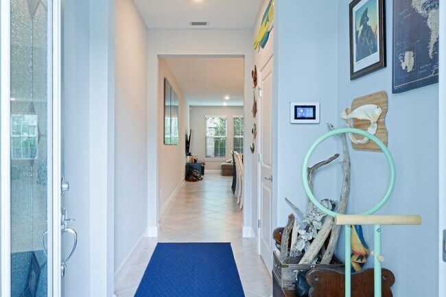 Building Photo - 1832 SE Roxy Way