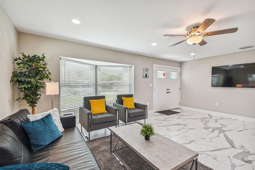 Building Photo - 2042 Craft Ln