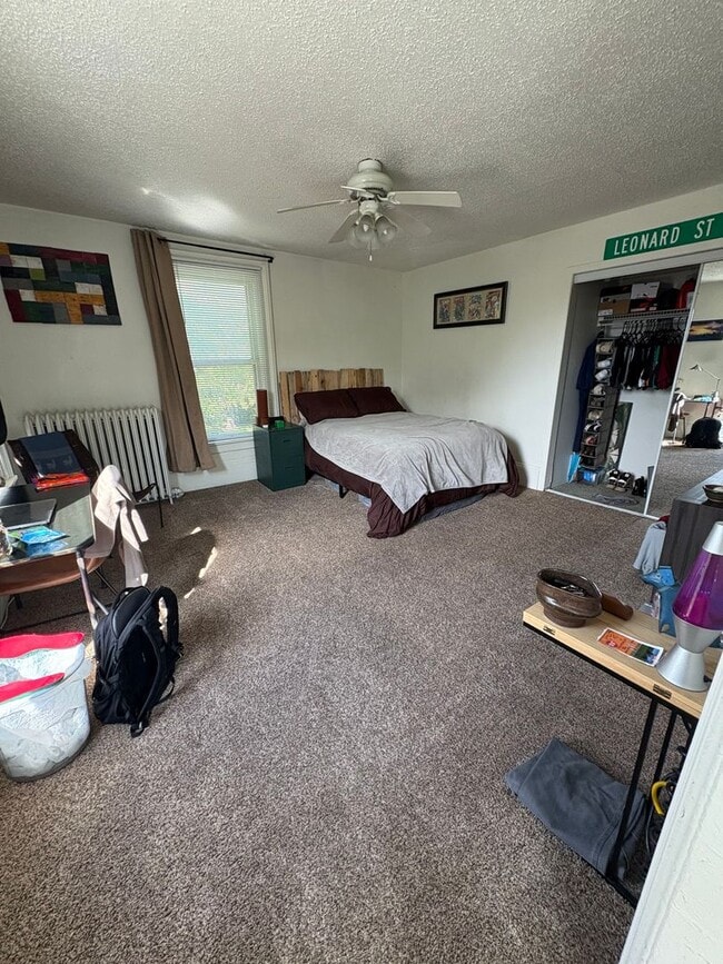 Building Photo - 4 Bedroom 2 Bathroom Near Campus