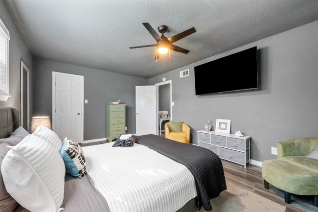 Building Photo - 3218 Ave Q 1/2