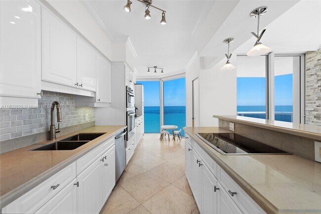 Building Photo - 4775 Collins Ave