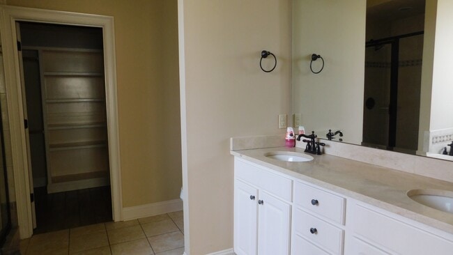 Building Photo - 4016 Lake Russell Dr