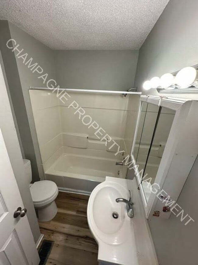 Building Photo - Recently Remodeled Home in Kansas City