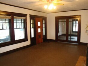 Building Photo - 2 Bedroom 1 bath home