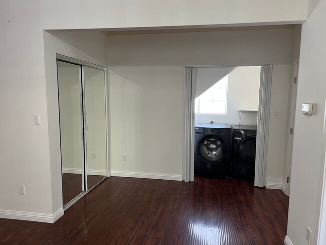 Building Photo - 1248 S Manhattan Pl
