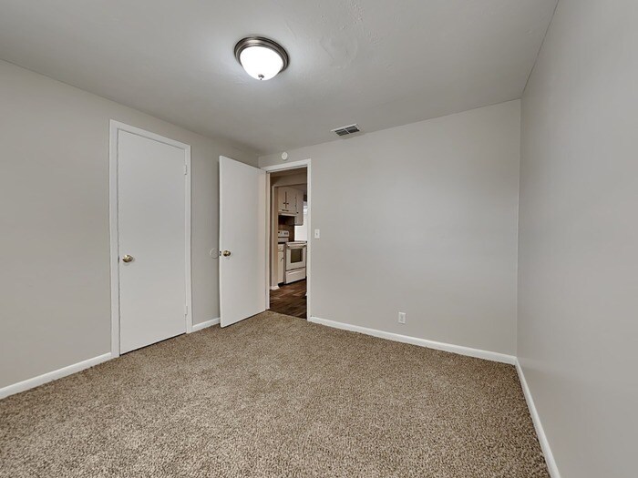 Building Photo - 5916 Ensenada Rd