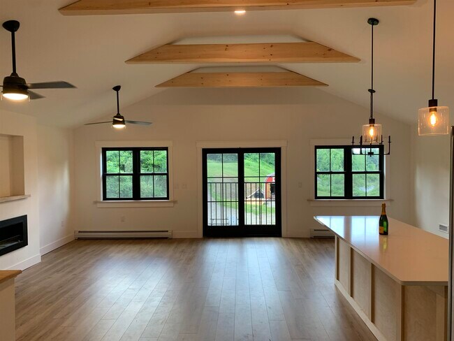 Building Photo - 754 Cold River Rd