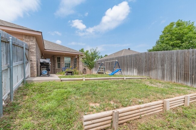 Building Photo - 3/2 in Tradewinds