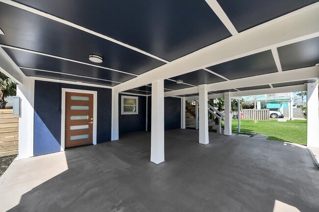 Building Photo - 300 Narcissus Rd