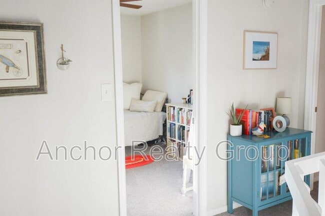 Building Photo - 331 Sunflower Ct