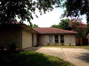 Building Photo - 6811 Renfro Dr