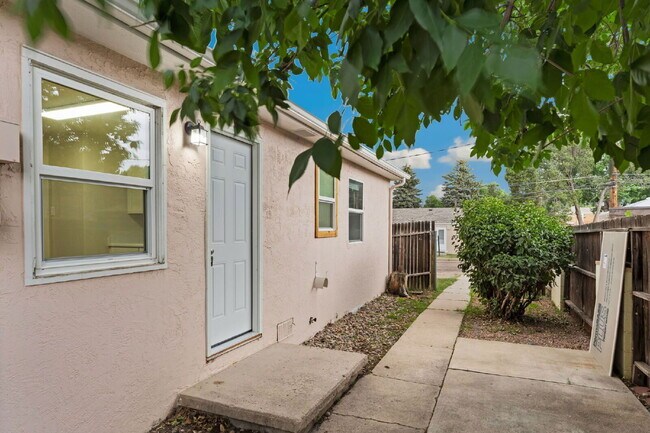 Building Photo - 1220 Janes Ln