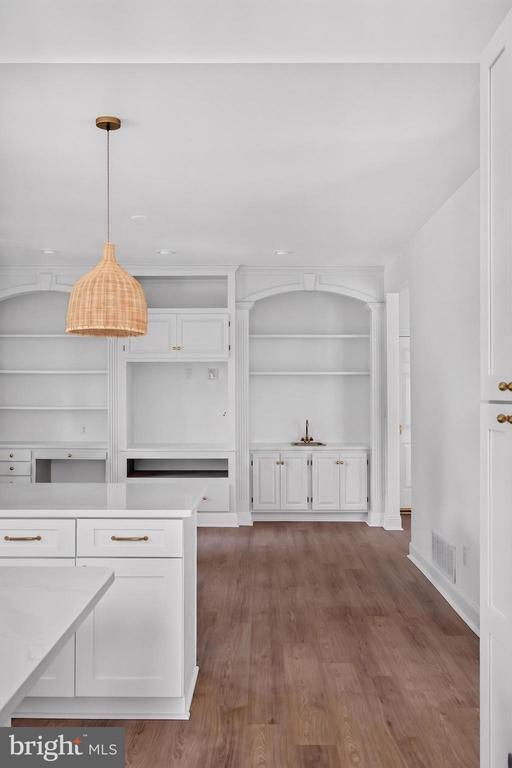 Building Photo - 221 Spring Race Ct