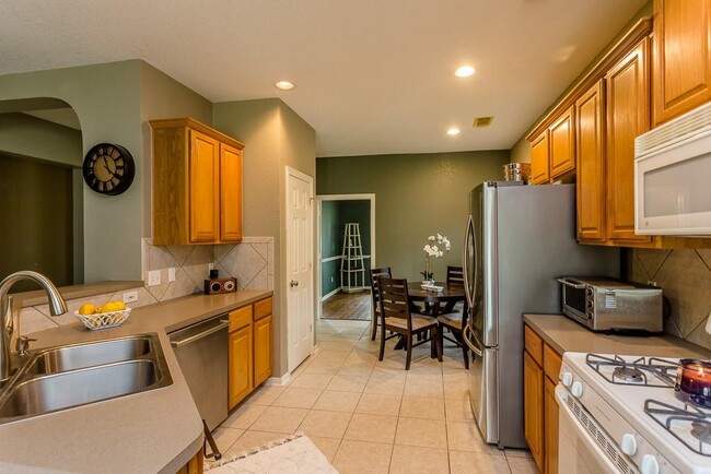 Building Photo - 15230 Ledgewood Park Dr