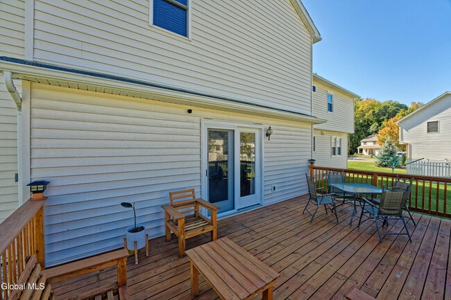 Building Photo - 5 Shamrock Cir