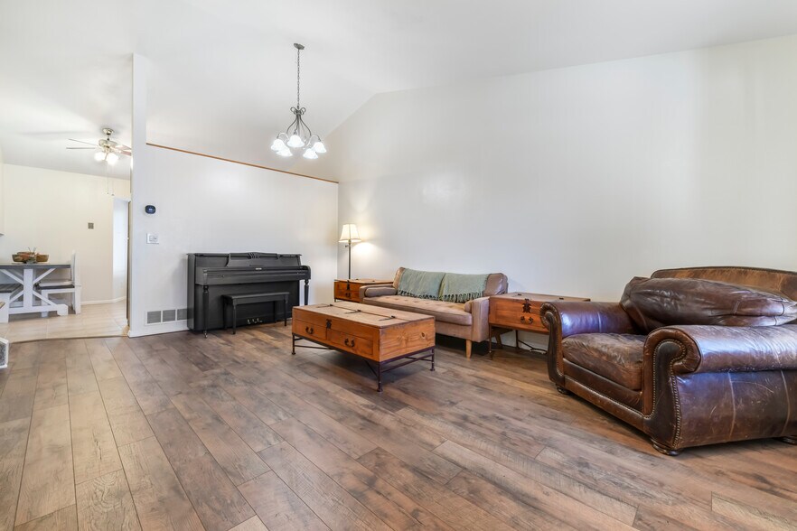 Building Photo - 1024 Bromefield Dr