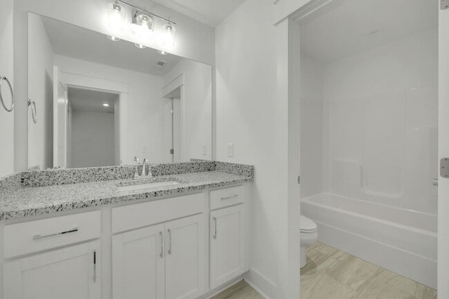 Building Photo - 609 Lee St