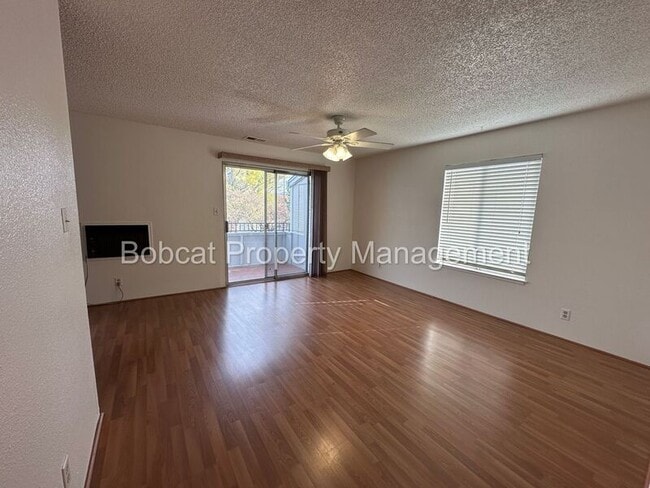 Building Photo - 400 S Saliman Rd