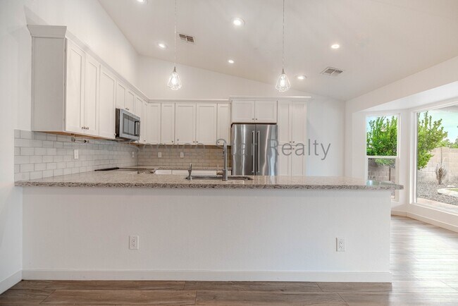 Building Photo - 6409 E Grandview Dr