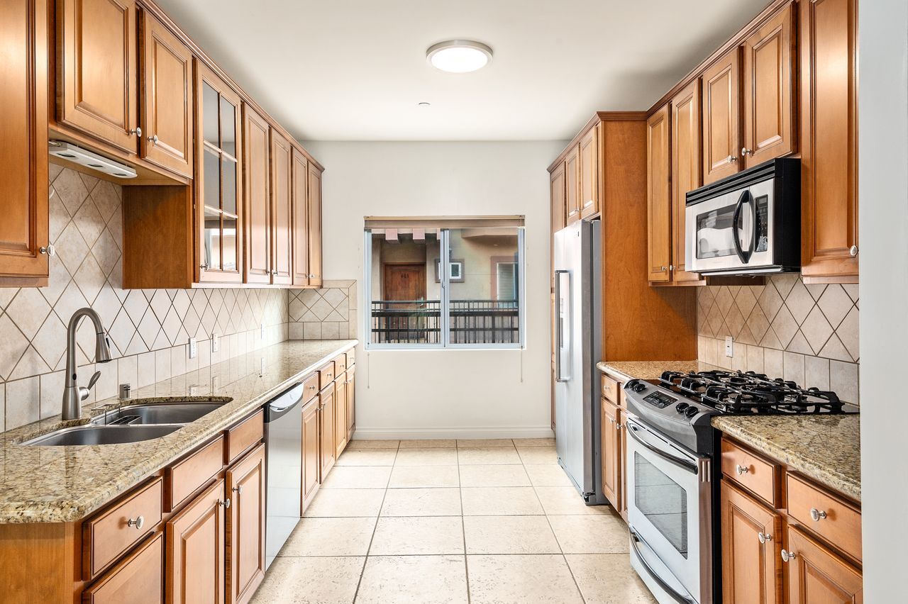 Building Photo - 5241 Colodny Dr