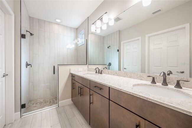 Building Photo - 7212 Paradiso Dr