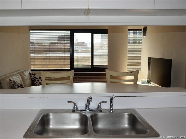 Building Photo - 127 Greyrock Pl