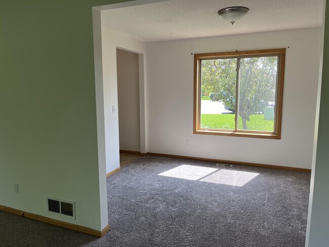 Building Photo - 9141 Leaf Cir