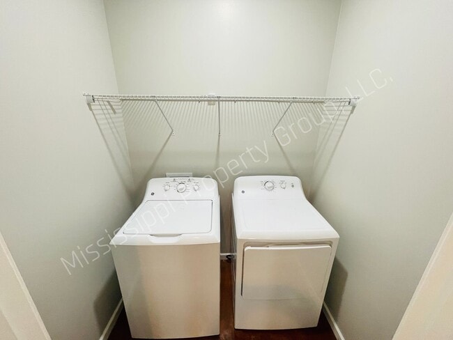 Building Photo - 3BR/3BA For Rent