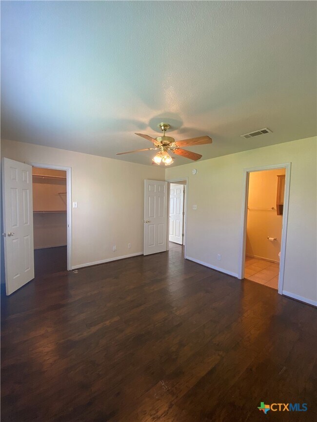 Building Photo - 5107 Daybreak Dr