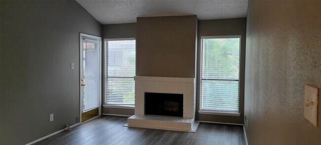 Building Photo - 10053 Westpark Dr