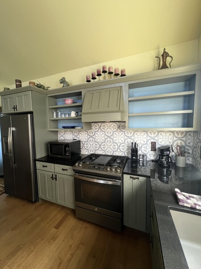 Building Photo - 730 6th St