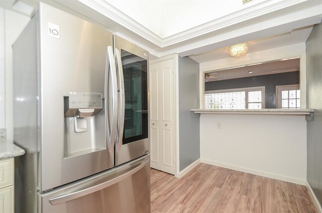 Building Photo - 8606 Oakford Dr