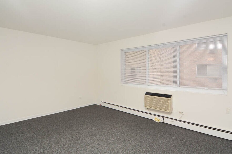 Building Photo - 520 W Aldine Ave